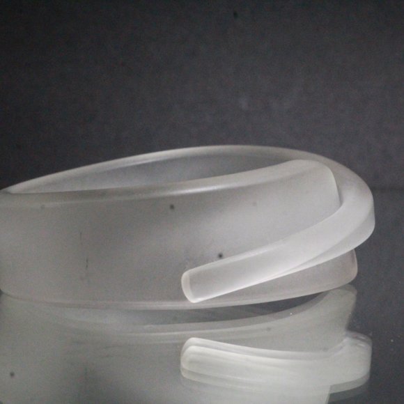 French Couture Frosted Lucite Resin Geometric Scuptural Studio Bangle Bracelet - Picture 9 of 11